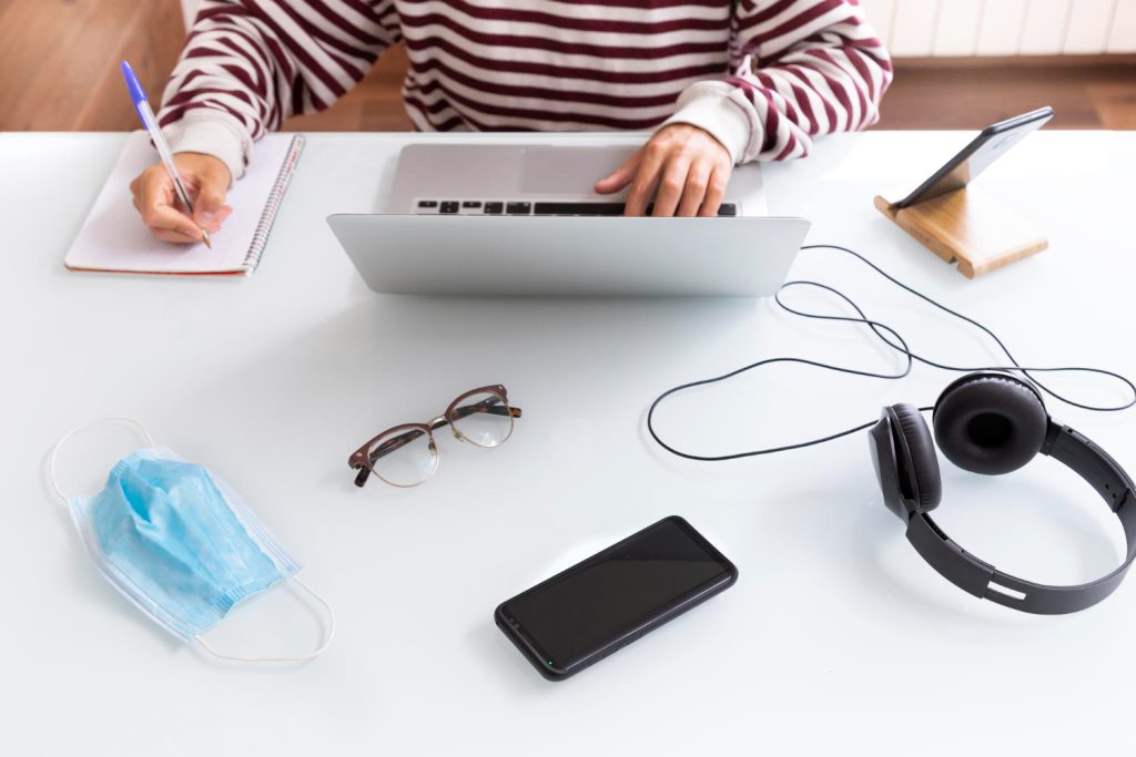 Top Essential Gadgets For Modern Remote Workers In 2024