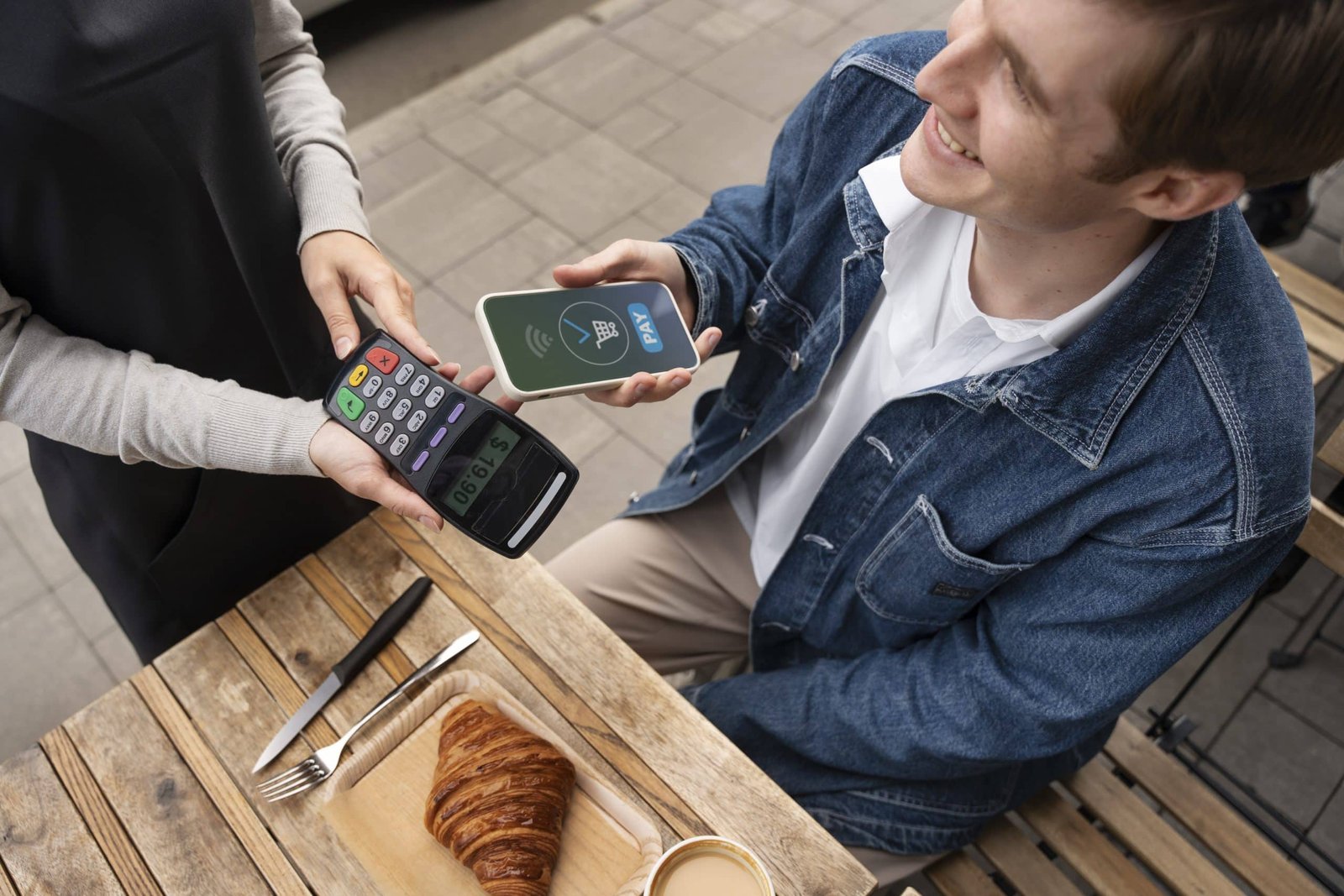 You are currently viewing Wearable Payments The Rise of Contactless Transactions