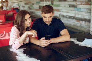 Read more about the article Speed Dating Apps: Finding Your Match in Minutes