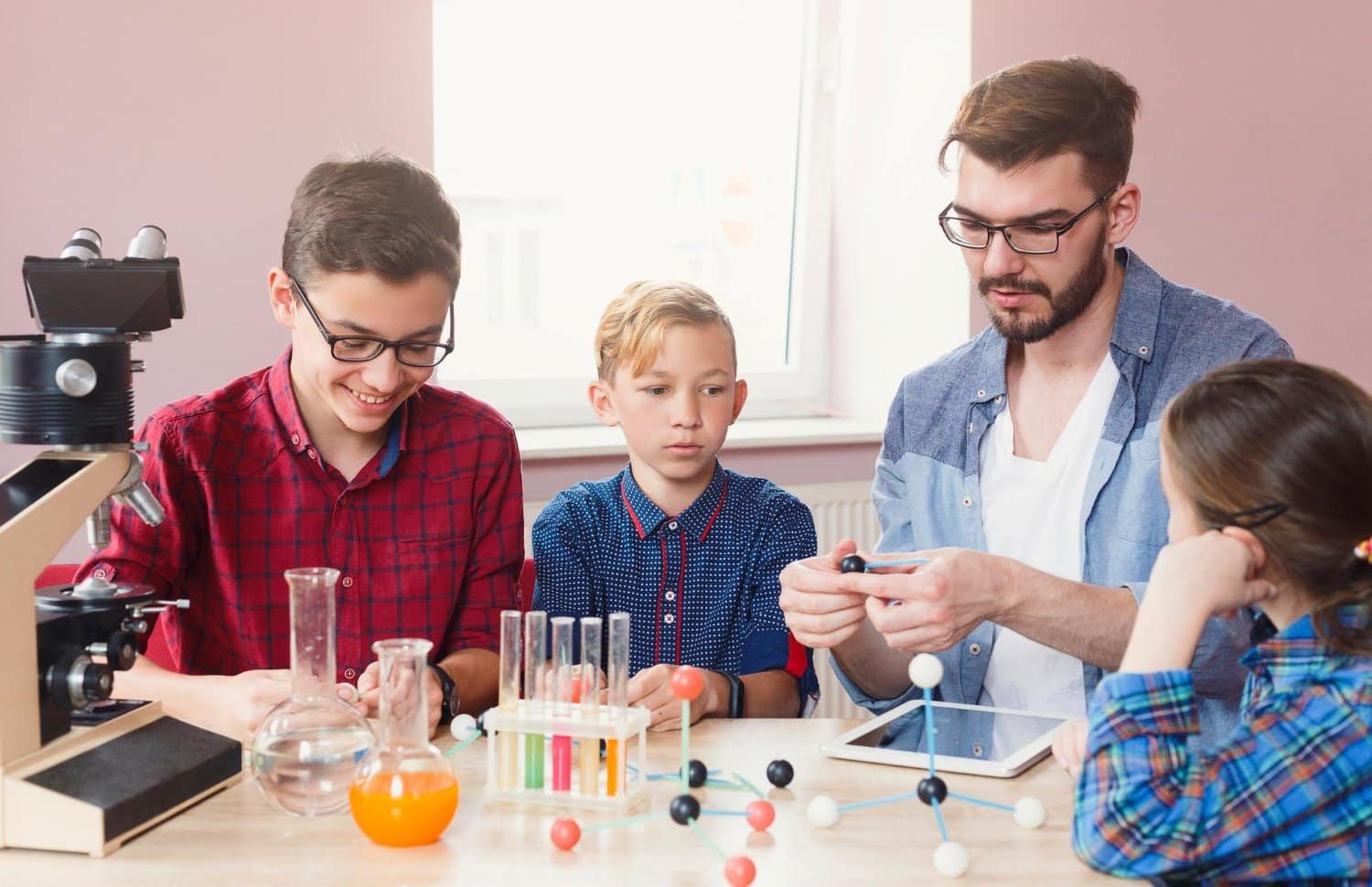 Read more about the article DIY Science Experiments: Fun and Educational Projects for All Ages
