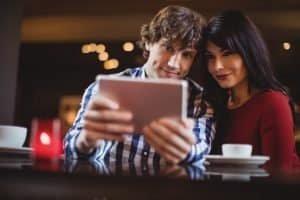 Read more about the article Dating App Trends: What’s Changing in 2024