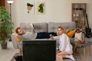 Read more about the article Smart TVs vs. Regular TVs: Choosing the Right Option for You