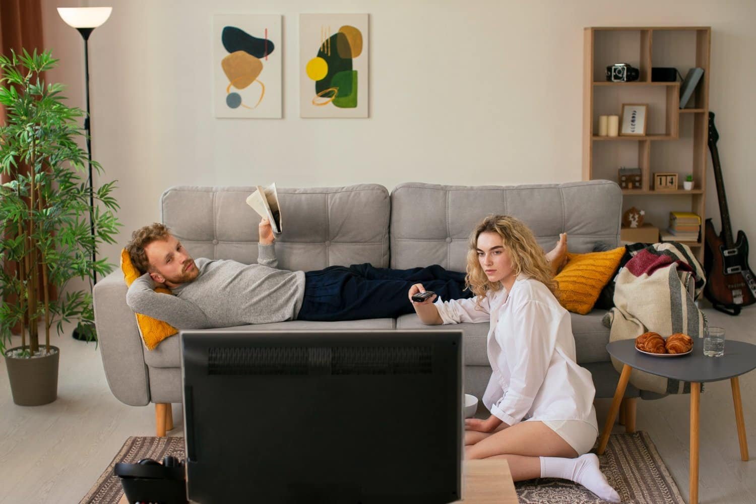 Smart TVs vs. Regular TVs: Choosing the Right Option for You