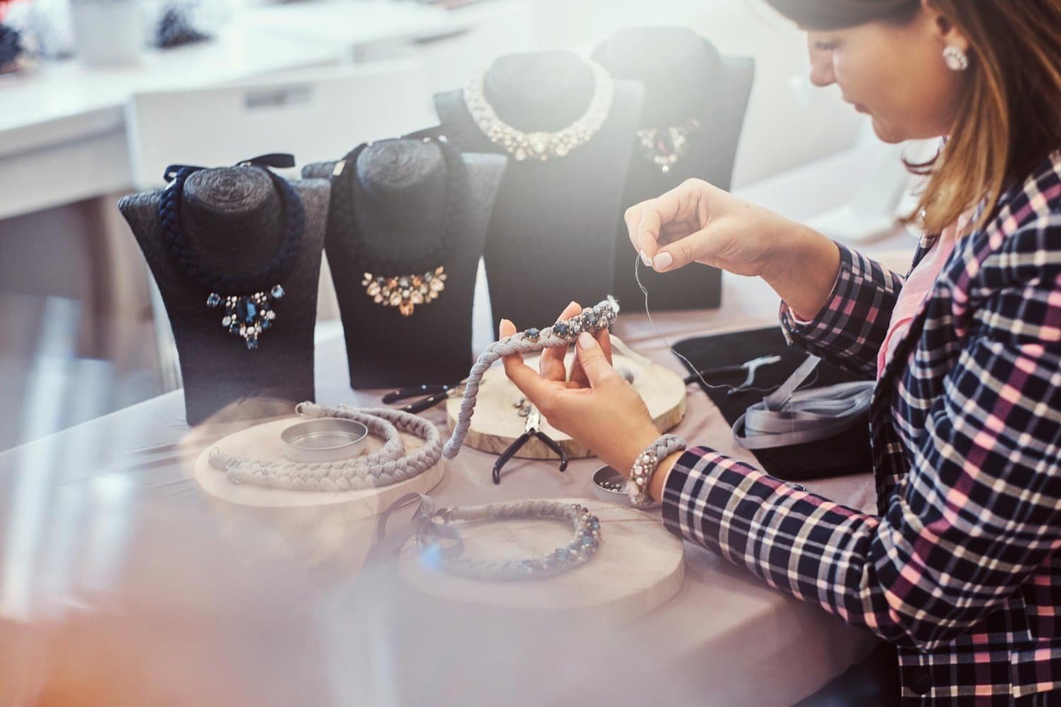 Read more about the article The Latest Trends in Smart Jewelry