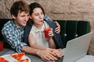 Read more about the article Safe Online Dating: Tips and Best Practices