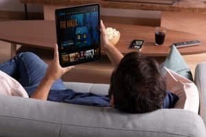 Read more about the article Smart TV Apps for Streaming Content