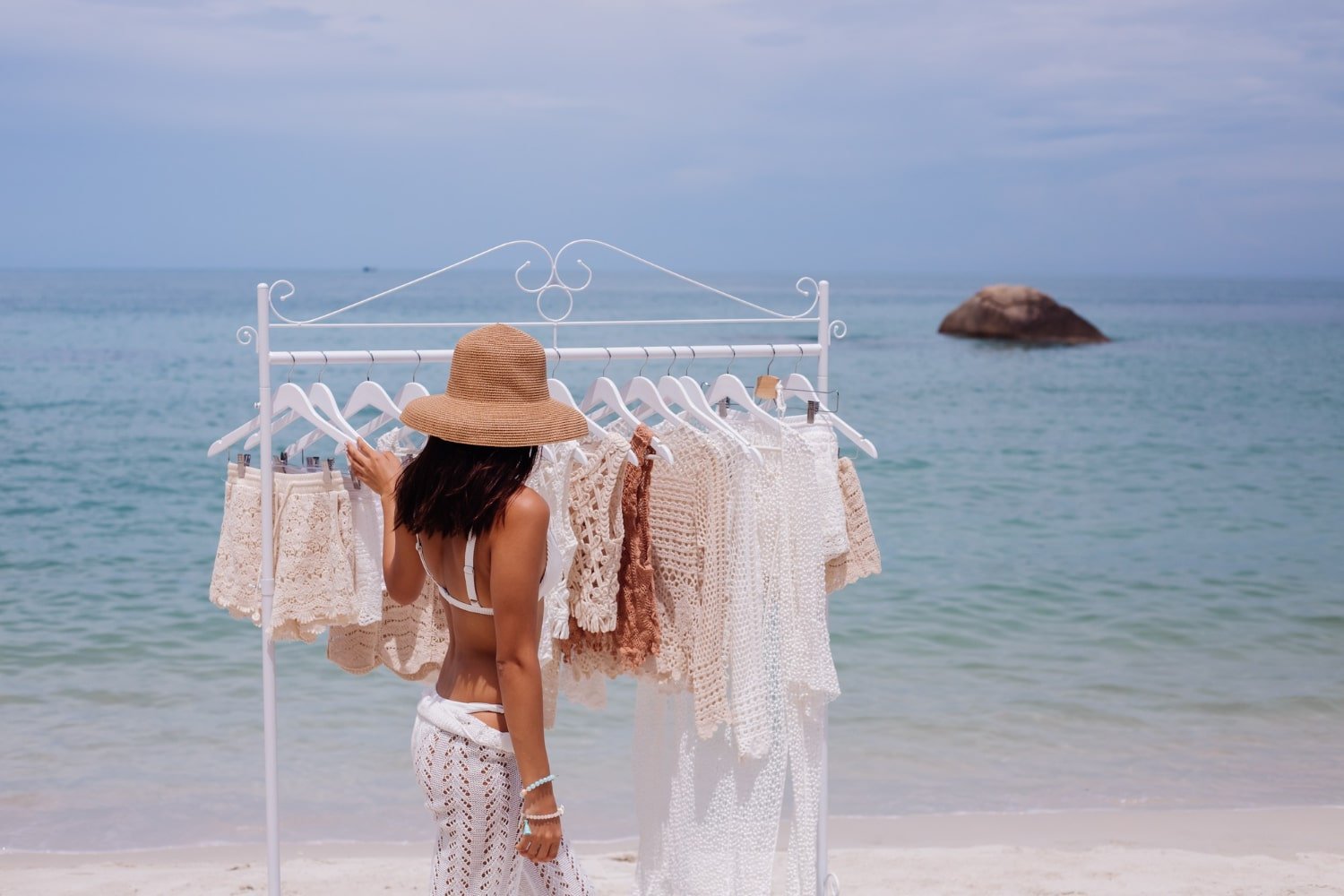 You are currently viewing Coastal Chic With Faherty: Sustainable Clothing Inspired By The Sea In 2024