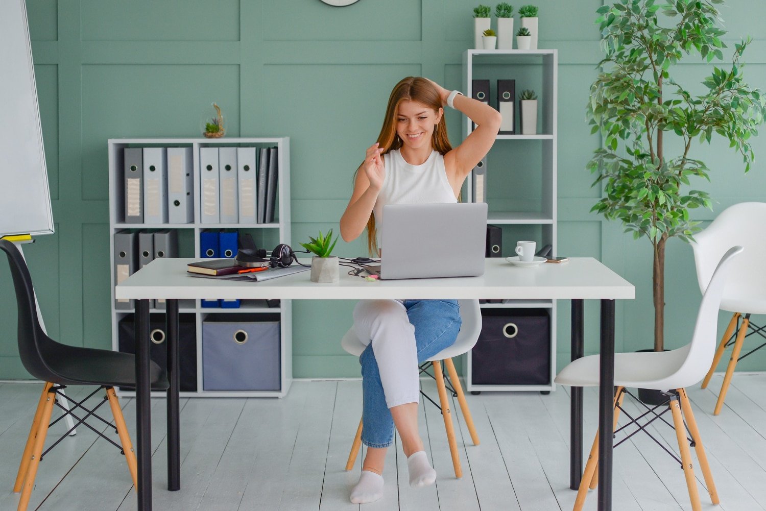 You are currently viewing Elevate Your Workspace With UPLIFT Desk: Adjustable Standing Desks In 2024