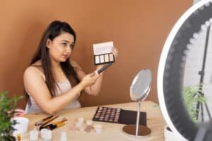 Read more about the article DIBS Beauty Beauty Innovations: Dibs on the Latest Makeup Trends for 2024