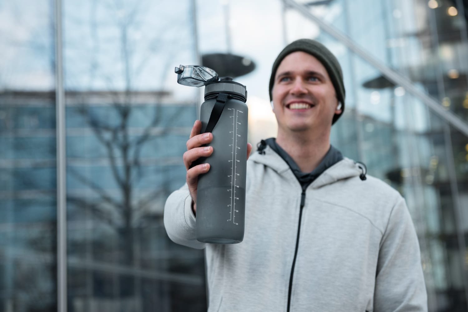 Read more about the article Stay Hydrated With Hiyo: The Smart Water Bottle For 2024