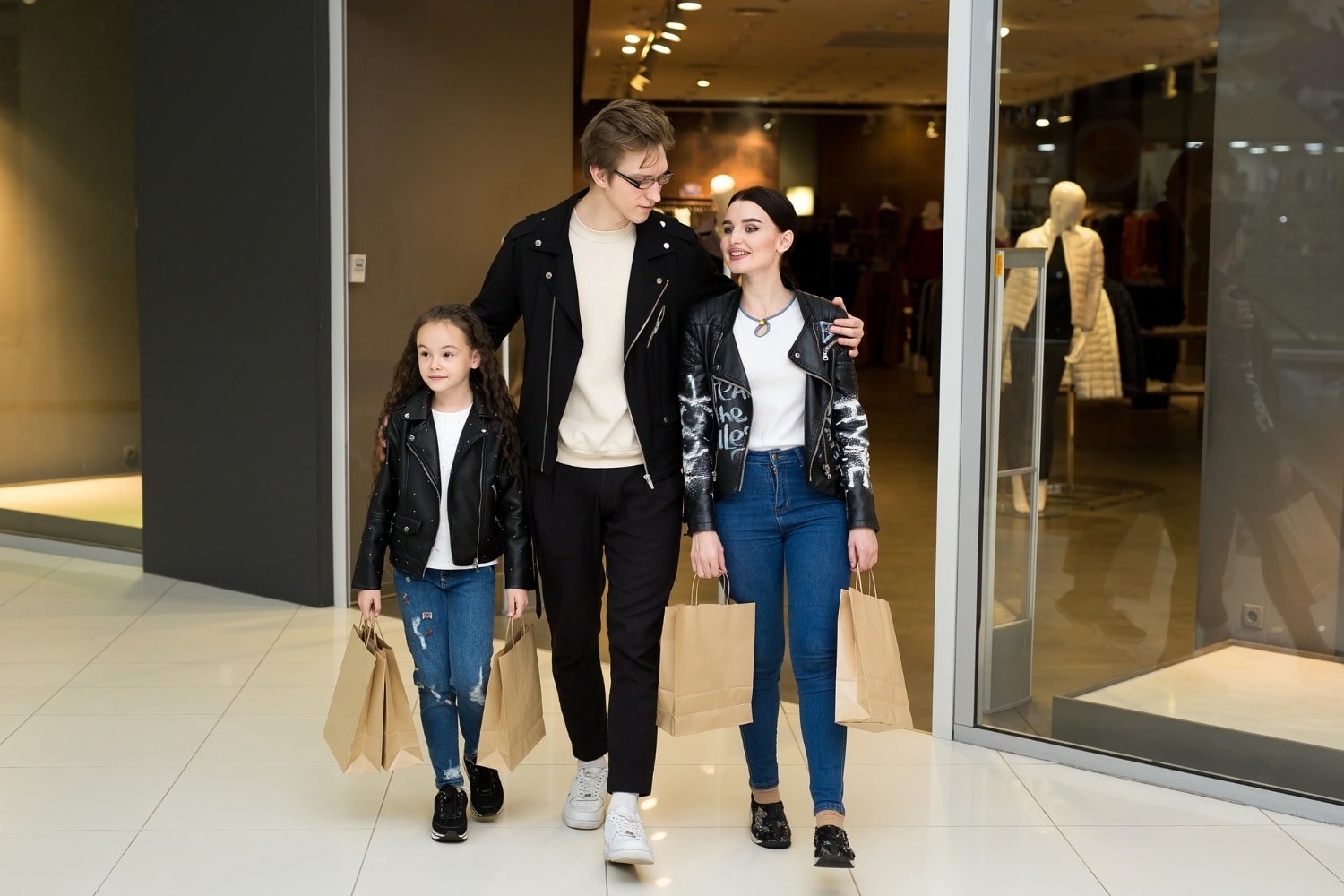 Refresh Your Wardrobe With Gap Canada: Fashionable Clothing For The Whole Family In 2024