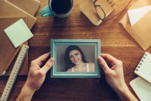 Read more about the article Aura Frames: Bringing Your Digital Memories to Life