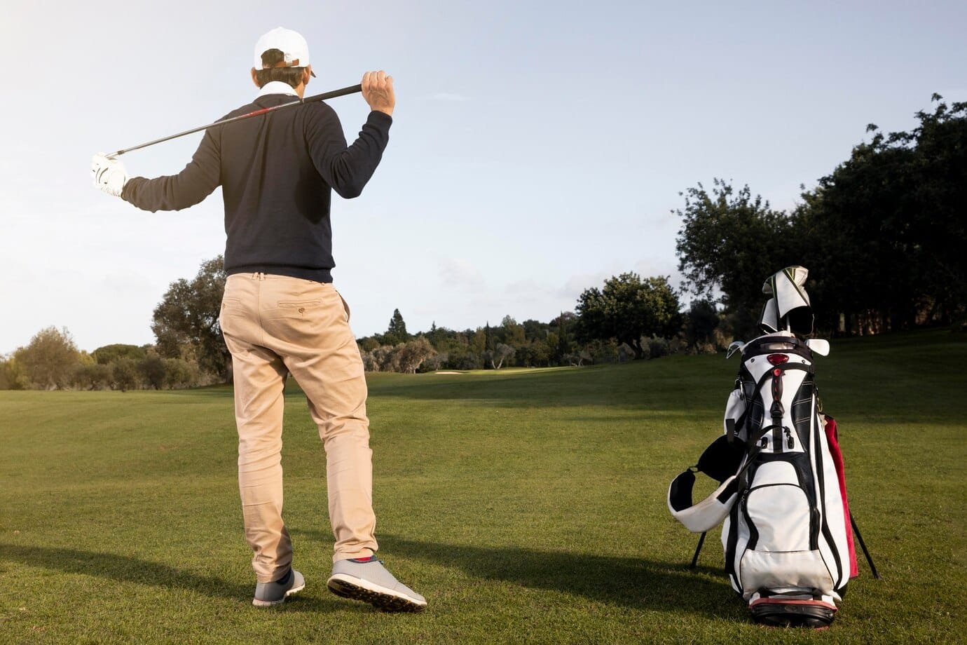 Read more about the article Tee Off In Style With Scottsdale Golf: Premium Golfing Gear In 2024