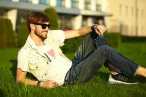Read more about the article Fashion For The Petite: Under 510’s 2024 Men’s Clothing For Shorter Guys