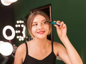 Read more about the article Achieve The Perfect Glow With Lisa Eldridge’s Makeup Tips