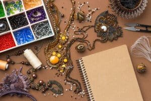 Read more about the article Elegant Accessories with Susan Shaw: Handcrafted Jewelry with a Southern Flair in 2024