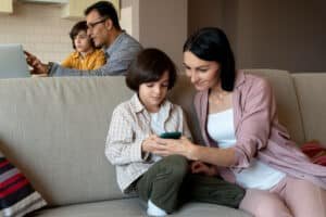 Read more about the article Safe Online with Bark Parental Controls: Monitoring App for Families in 2024