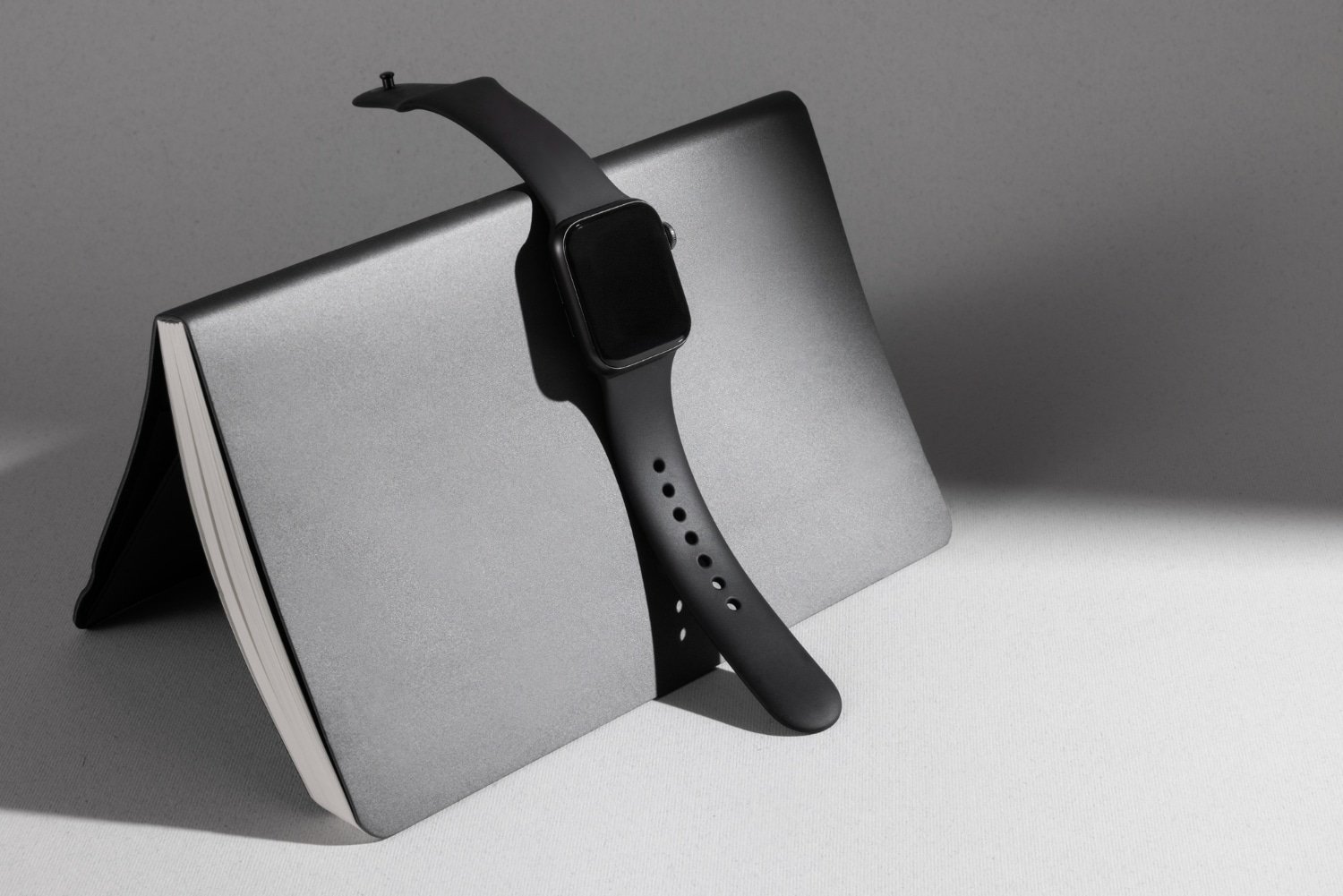 Wear Your Story: BandWerk DE’s 2024 Luxury Apple Watch Bands
