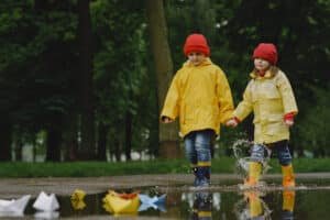 Read more about the article Children’s Fashion Forward: iELM FR’s 2024 Kids’ Outdoor Clothing