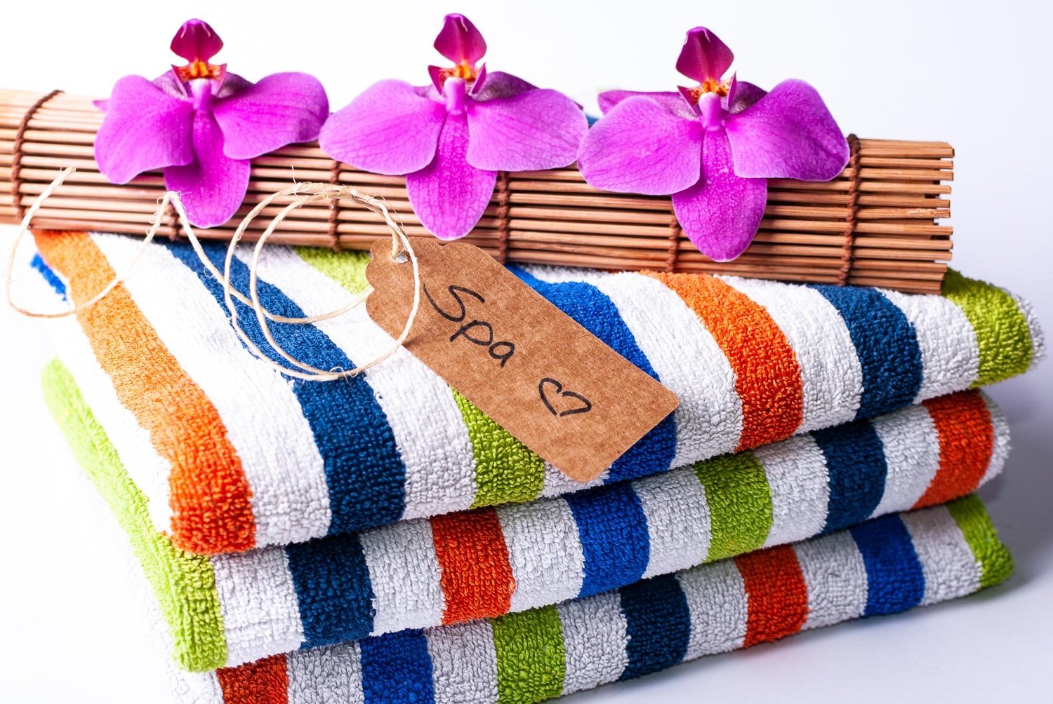 Relax & Unwind: Slowtide’s 2024 Art-Inspired Towels