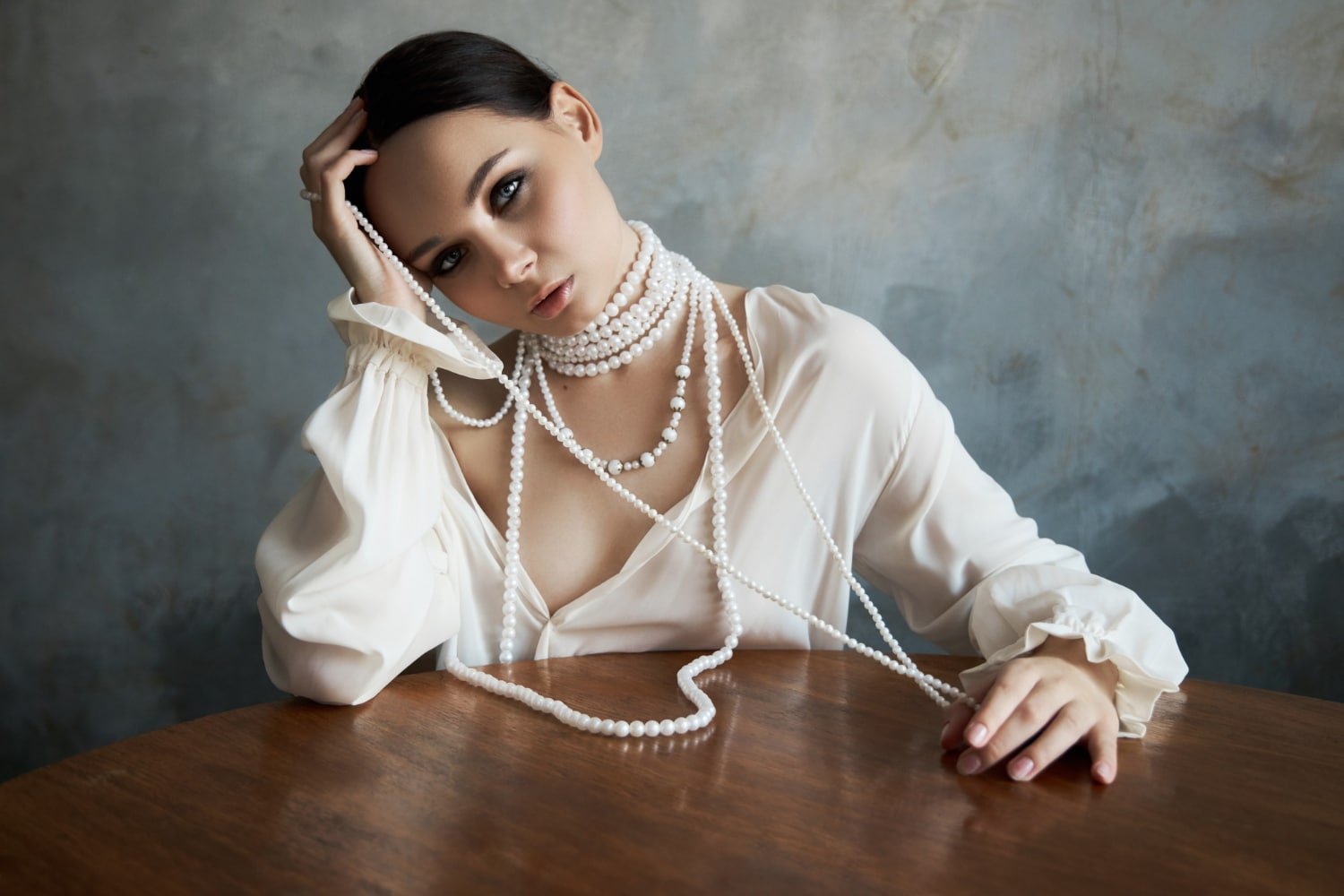 Read more about the article Accessorize Elegantly with Ania Haie’s Trendy Jewelry
