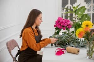 Read more about the article Send Beautiful Flowers Easily With FlowerAura [CPS] IN’s Online Flower Delivery Service