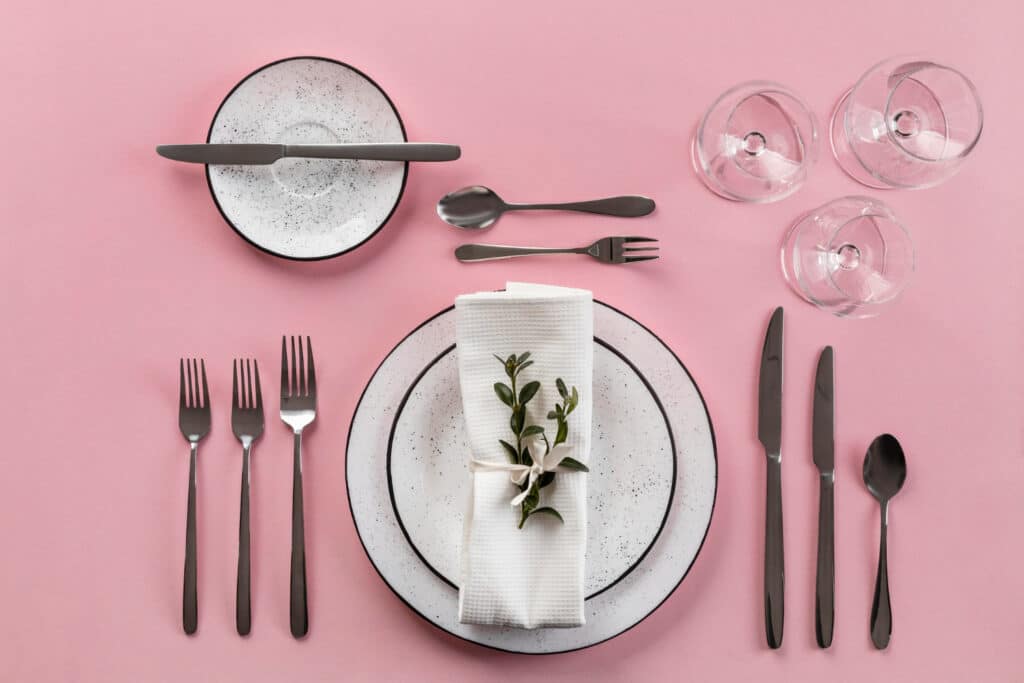 Modern Dinnerware by Year & Day