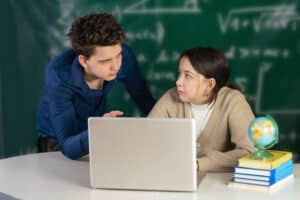 Read more about the article Chegg vs. Traditional Tutoring: Which One Is Better for Students in 2025?